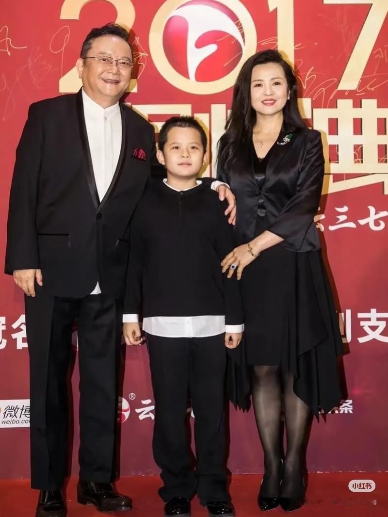 王刚小儿子的成长难题，大家说了这么些年。现在看看他的日常，答案好像已经没那么扎心