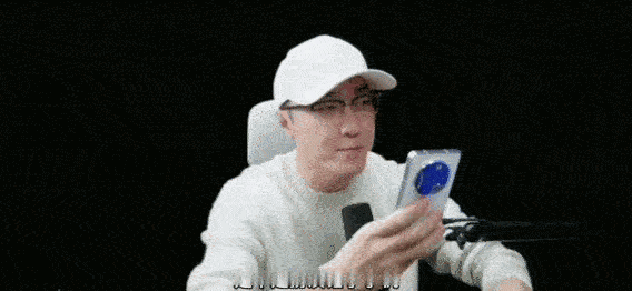 王自如摊牌回应罗永浩 王自如说他和罗永浩有默契，这回应挺耐人寻味的。仔细想想，互