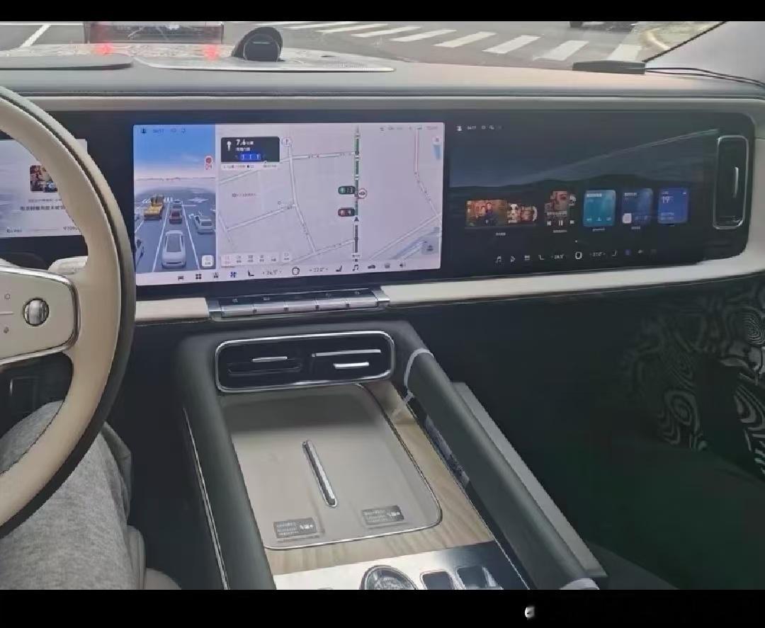 鸿蒙智行首款在中控上实体按键的车，这就很有意思了啊新能源汽车
