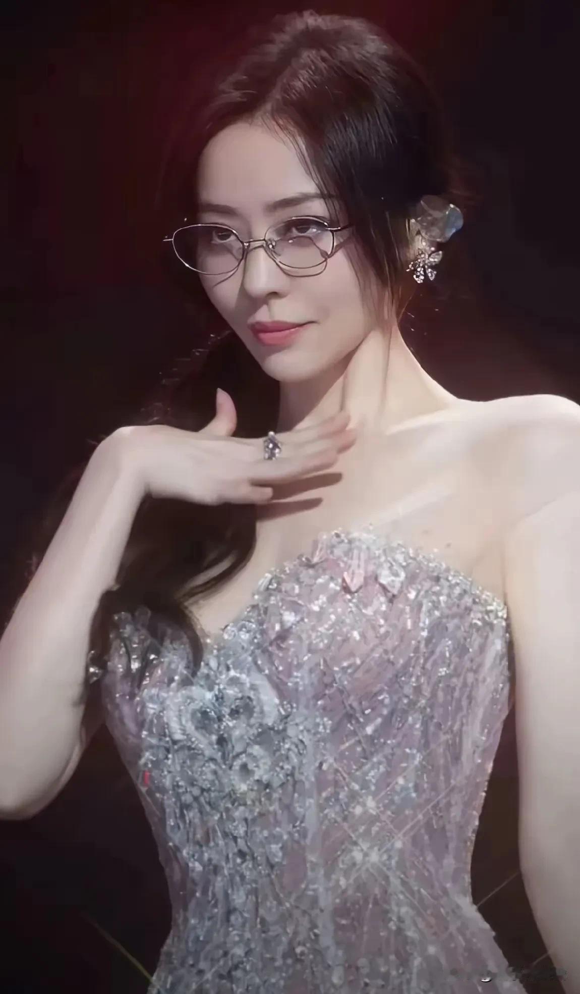 两个有才的人搭配在一起，演绎了一段美妙绝伦的歌舞。

有人说，刘宇宁何德何能，能