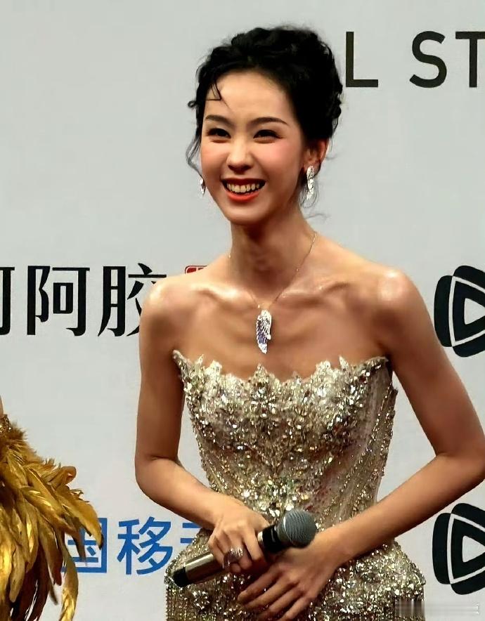 168的身高，90斤的体重，女明星们都好卷啊，都是为了上镜好看点 