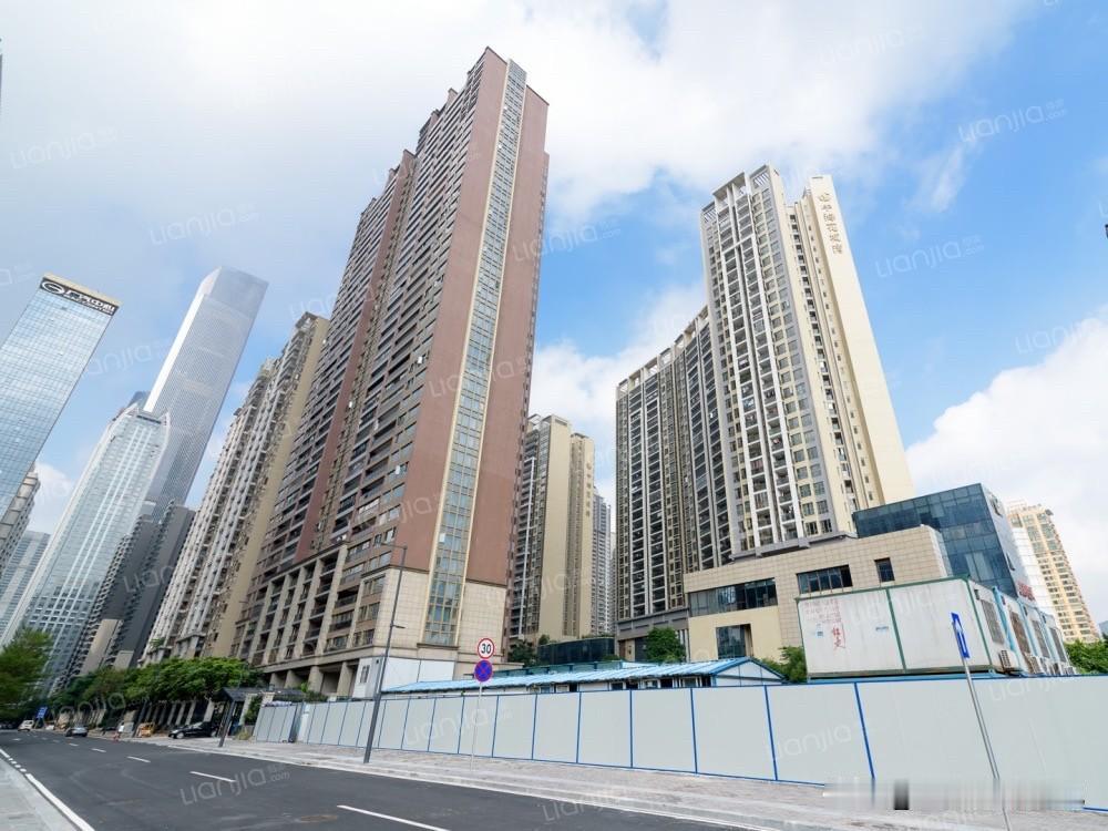 核心地段永远涨？珠江新城豪宅从19万跌到9万了

同一小区。
面积几乎一样。
一