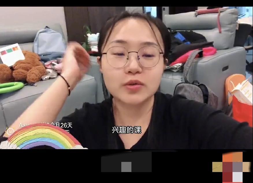 中国女孩嫁给印度小伙子，收拾了五大箱行李，准备明后天坐飞机回印度，
印度小伙长得