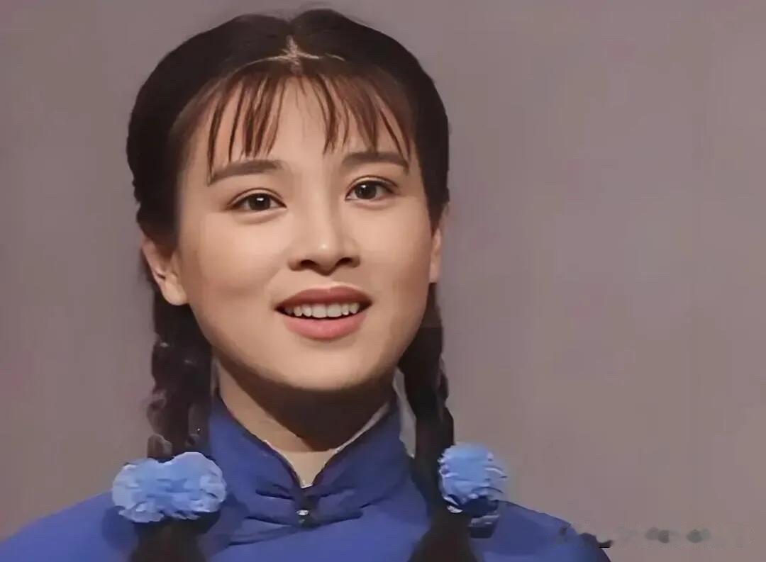 赵明明和陈红年轻时候的颜值比对，谁才是颜值和气质最完美的那一个呢？

赵明明白净