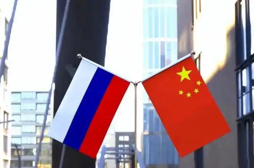 俄罗斯战略圈最近放了一句狠话：中国要是继续保持中立，俄罗斯就得重新考虑对华政策。