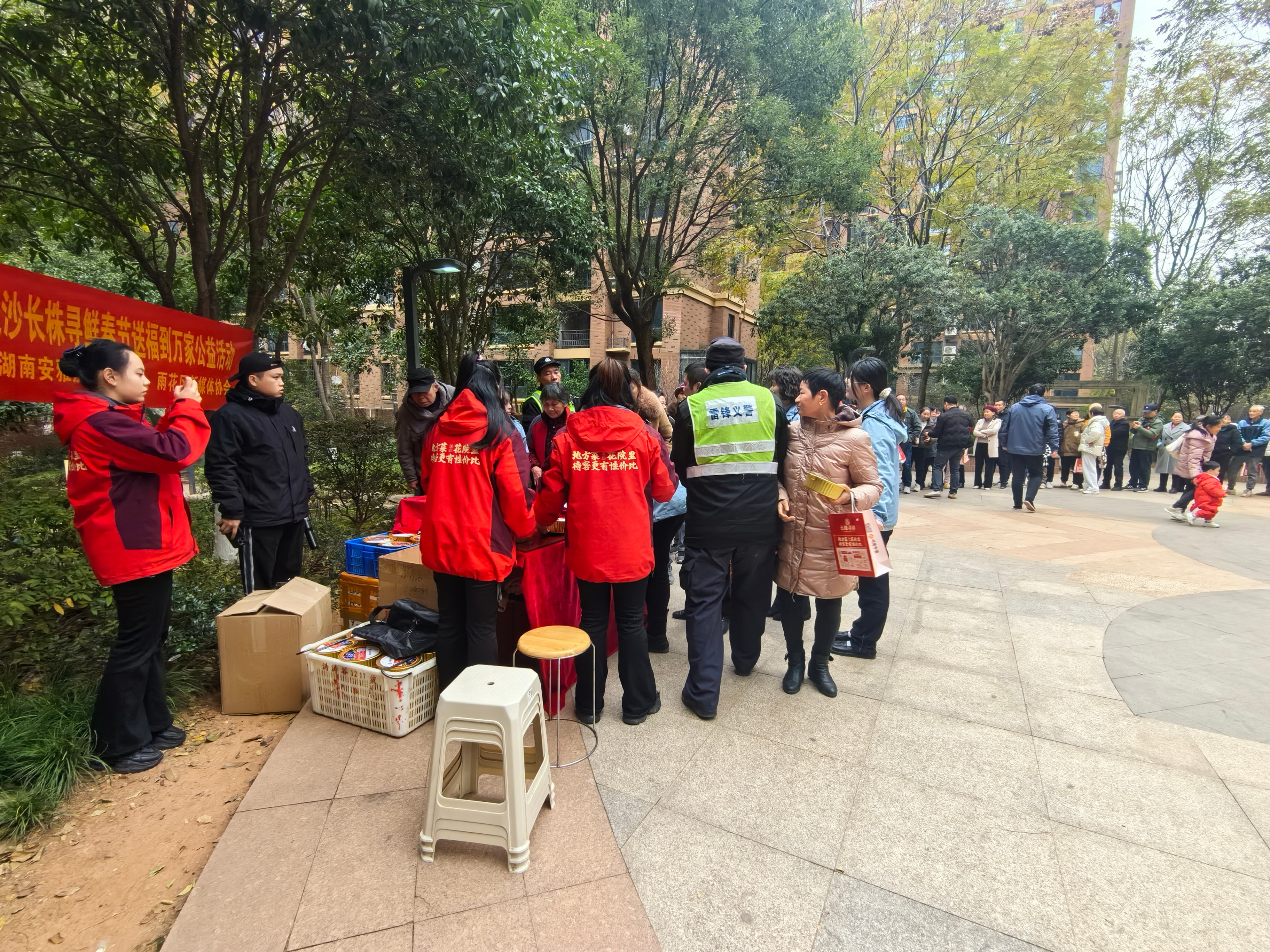 【 寻鲜聚福迎新年 】蛇年春节前夕，长沙长株寻鲜餐厅联合雨花区新媒体协会举办“福