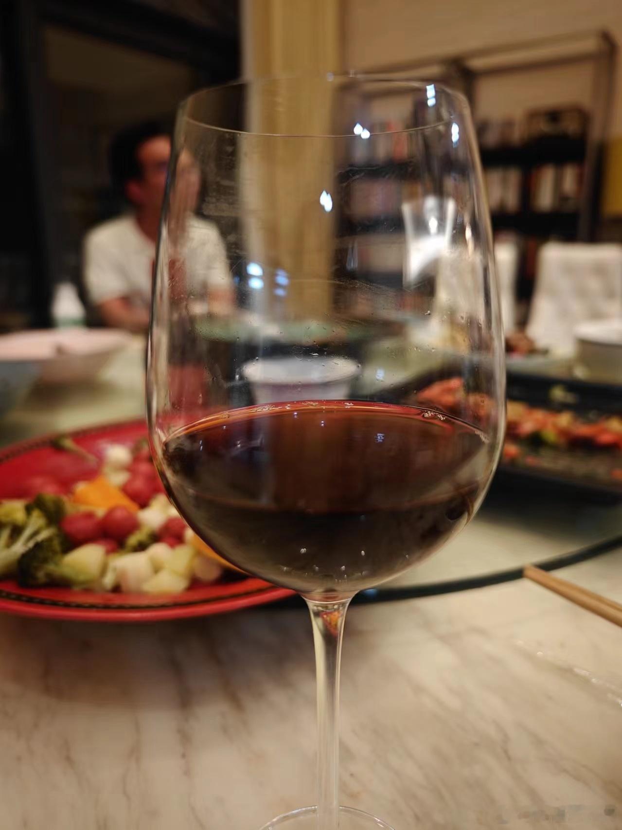 不得不说，人间心得酒放在红酒杯里，也很好看[嘻嘻]#健康养生##人间心得# ​​