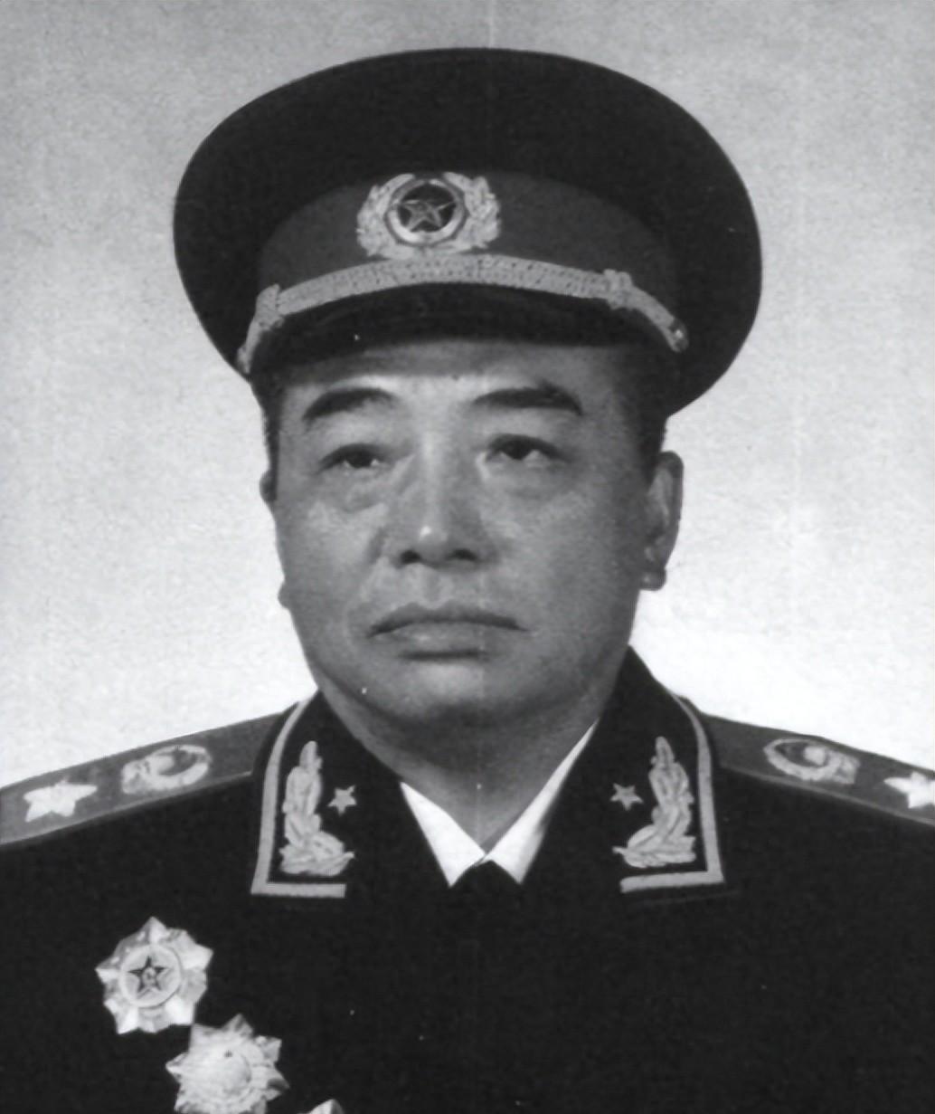 1952年彭德怀的警卫初次见到毛主席时说了六个字，毛主席笑着回应：我们已经是老朋