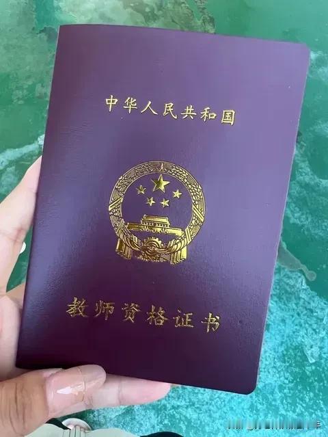 教师评职称所有的条件里面，最荒谬的一条便是“乡村支教二年”。
这一条看似简单，实