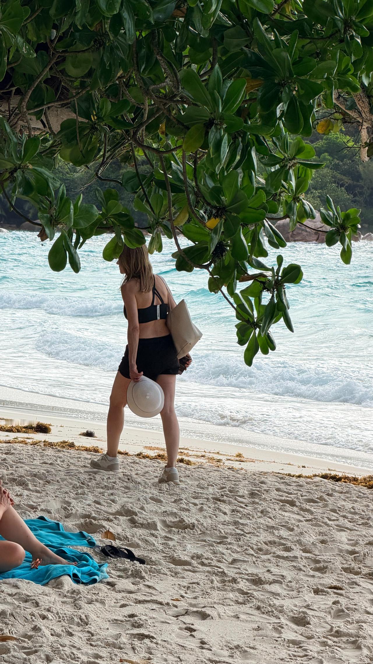 最近在写新书，原定的是给多视角启迪。
刚才突然觉得把关系复盘加进去也很不错，但这