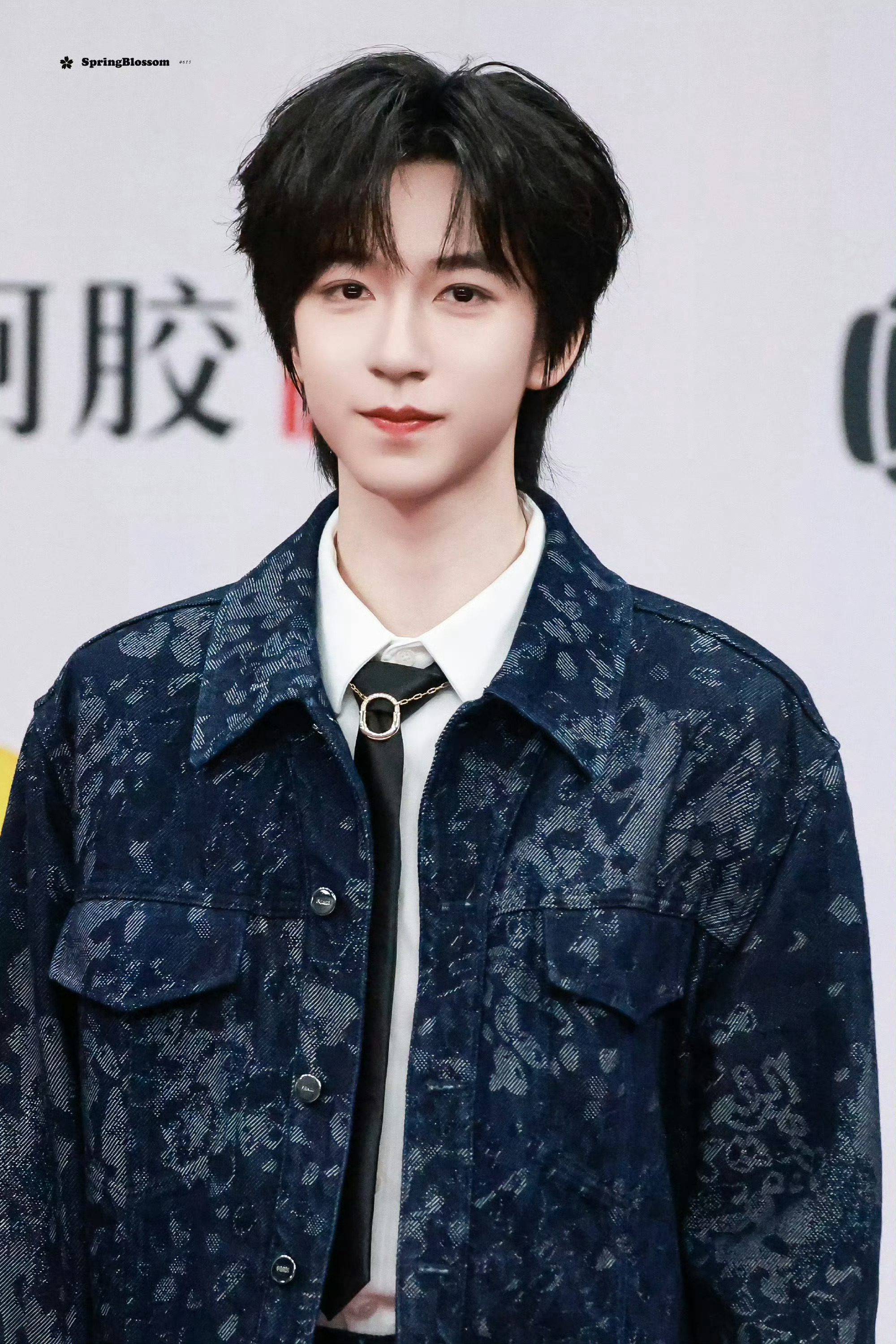 贺峻霖 × 腾讯视频星光大赏 今日份主持人小贺，身穿 FENDI 2026 早春