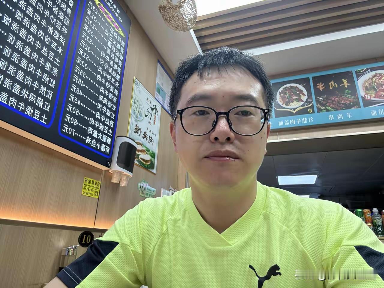 前两天去江西，我打车碰到一件事情，差点把我吓死。我到达火车站，叫了一辆网约车，等