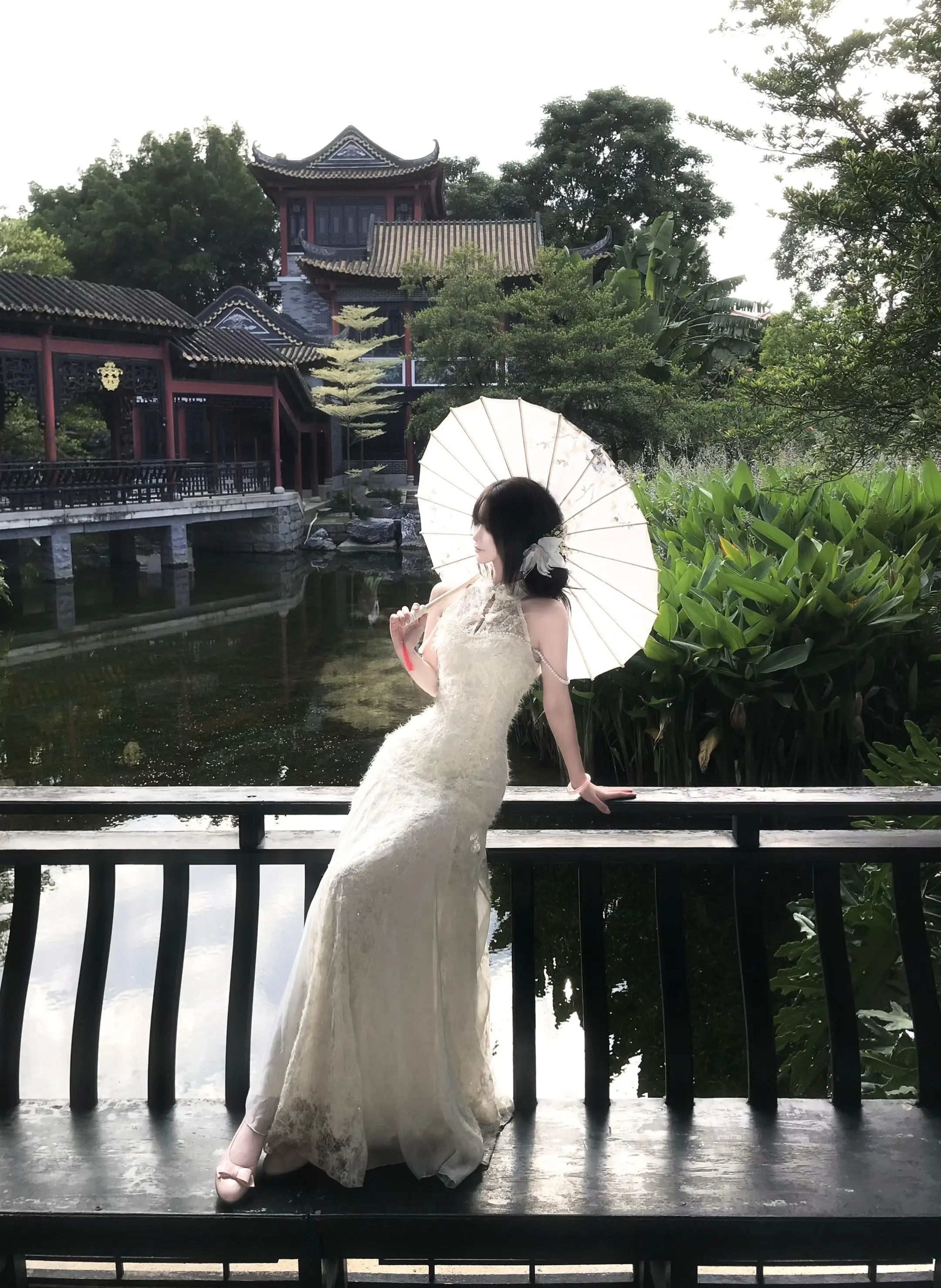 天葩飞堕广寒宫 片片清香引碧空