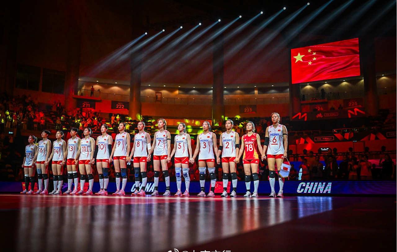 其实中国女排这儿哪有奇迹，全是日积月累的努力训练和场上每球必争的拼搏！我们压低失