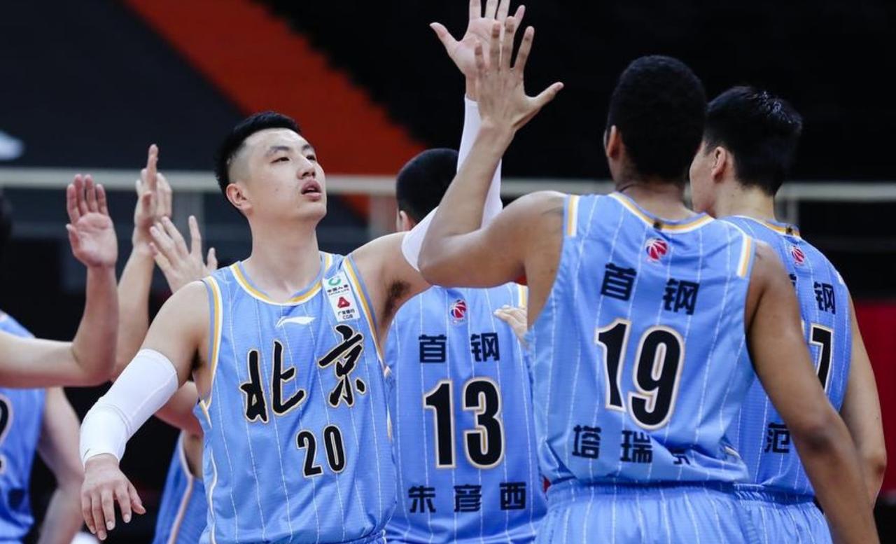 炸翻全场🔥CBA焦点战！北京98-85客场逆转，麦基统治内线+方硕5记三分封神
