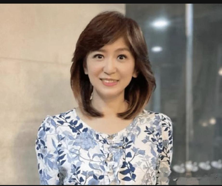 又一个让人唏嘘的消息！
继赖岳谦通告被全部取消、不再上中天之后，周玉琴也发文确认