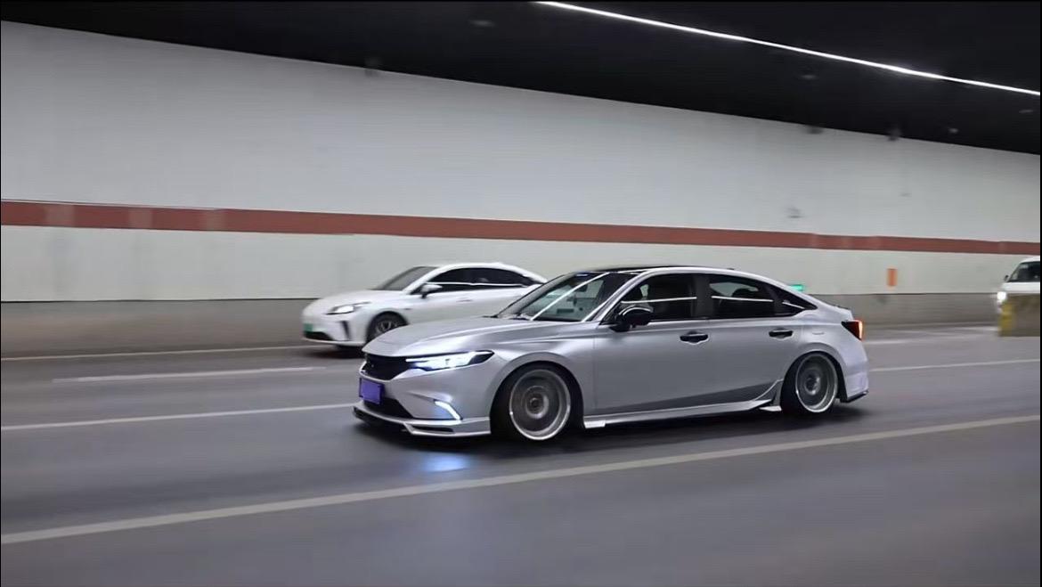 这是什么车？也太帅了吧。