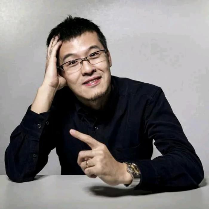 杨毅这小心思，像极了社会上随处可见的挑事精、挖坑王，还自以为高明。
生活中总会遇