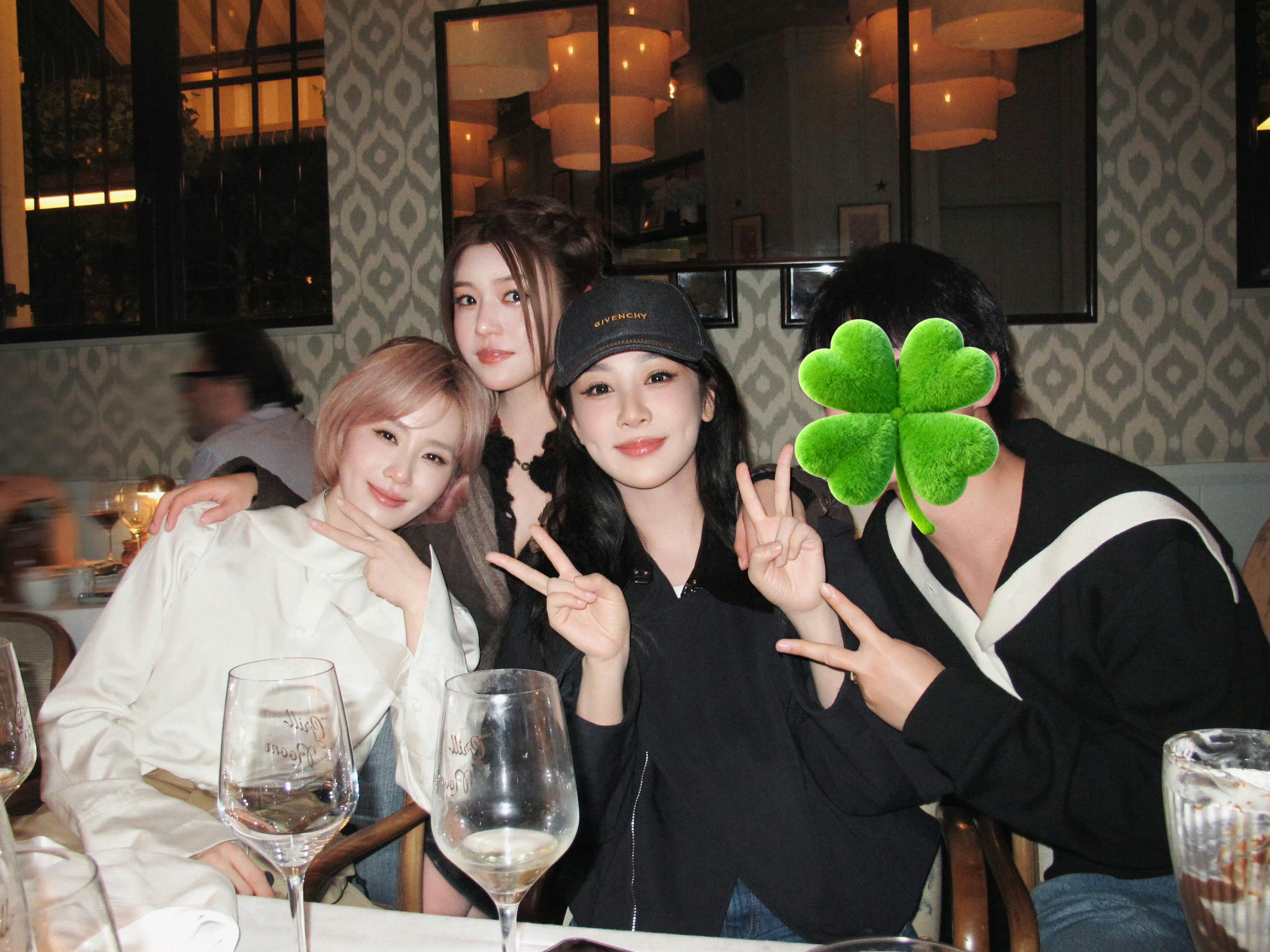 刘诗诗陈妍希杨紫合照早起来看美女们的合照[酷] ​​​