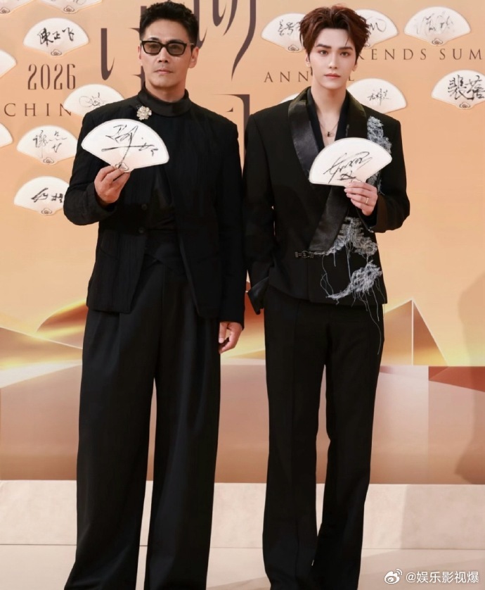 邵兵退赛的原因 邵兵退赛和明星亲子宣传限制有关，父子同时参赛，很难完全不提及二人