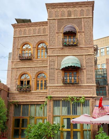 喀什职业技术学院在新疆喀什。办学历史可以追溯到1935年，将近90年的底蕴。20