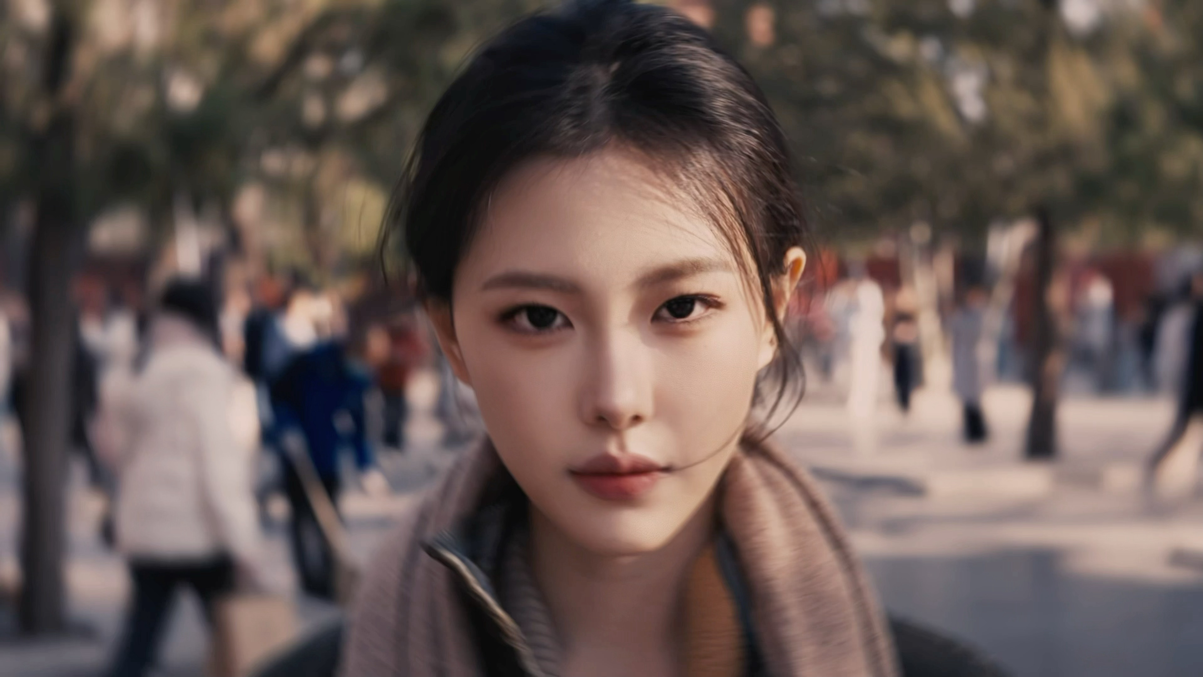 “北京的冬天，鲜花败去，杨柳无色，却总觉得于光秃秃中可洞悉世界本质，灰乎乎的色彩