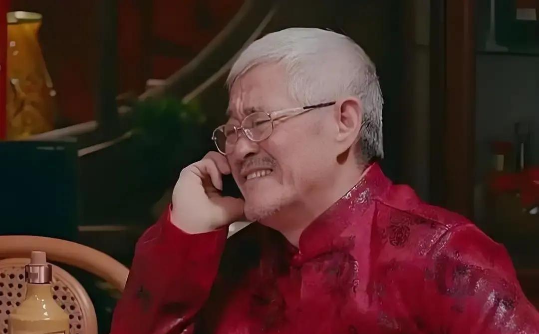 寿宴在直播间开席。
酸菜缸的咸鲜味混着打赏音效，从辽宁铁岭飘进五千万销售额的数据