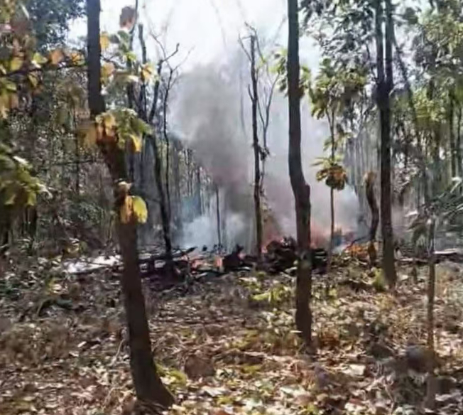 【#泰国一军用飞机坠毁已致2死#】#泰国一军用飞机坠毁造成2人死亡# 总台记者获