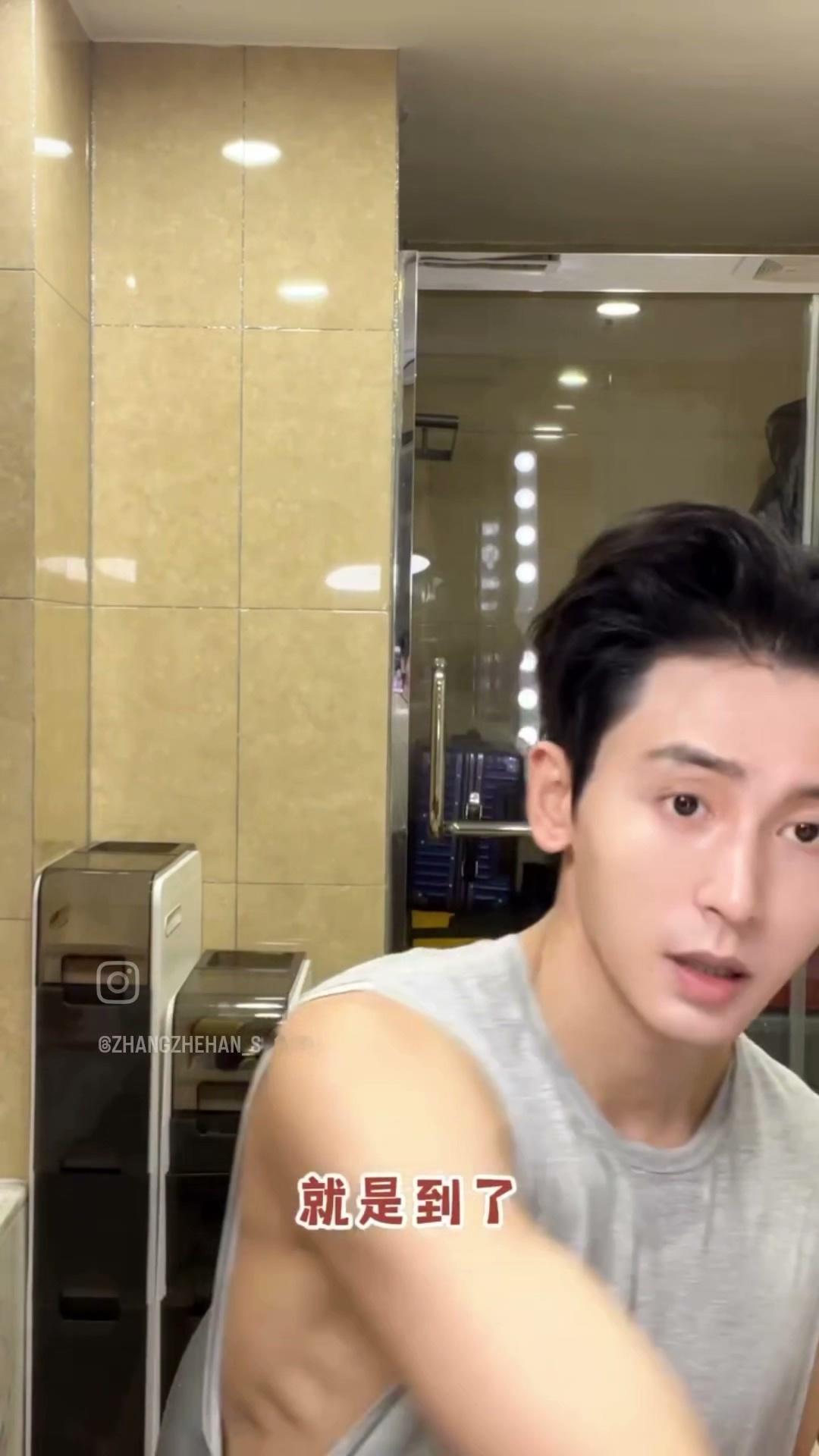 你懂什么是鲨鱼肌？来，先欣赏你导儿的鲨鱼肌。近期健身圈热议的鲨鱼肌，学名叫做“前