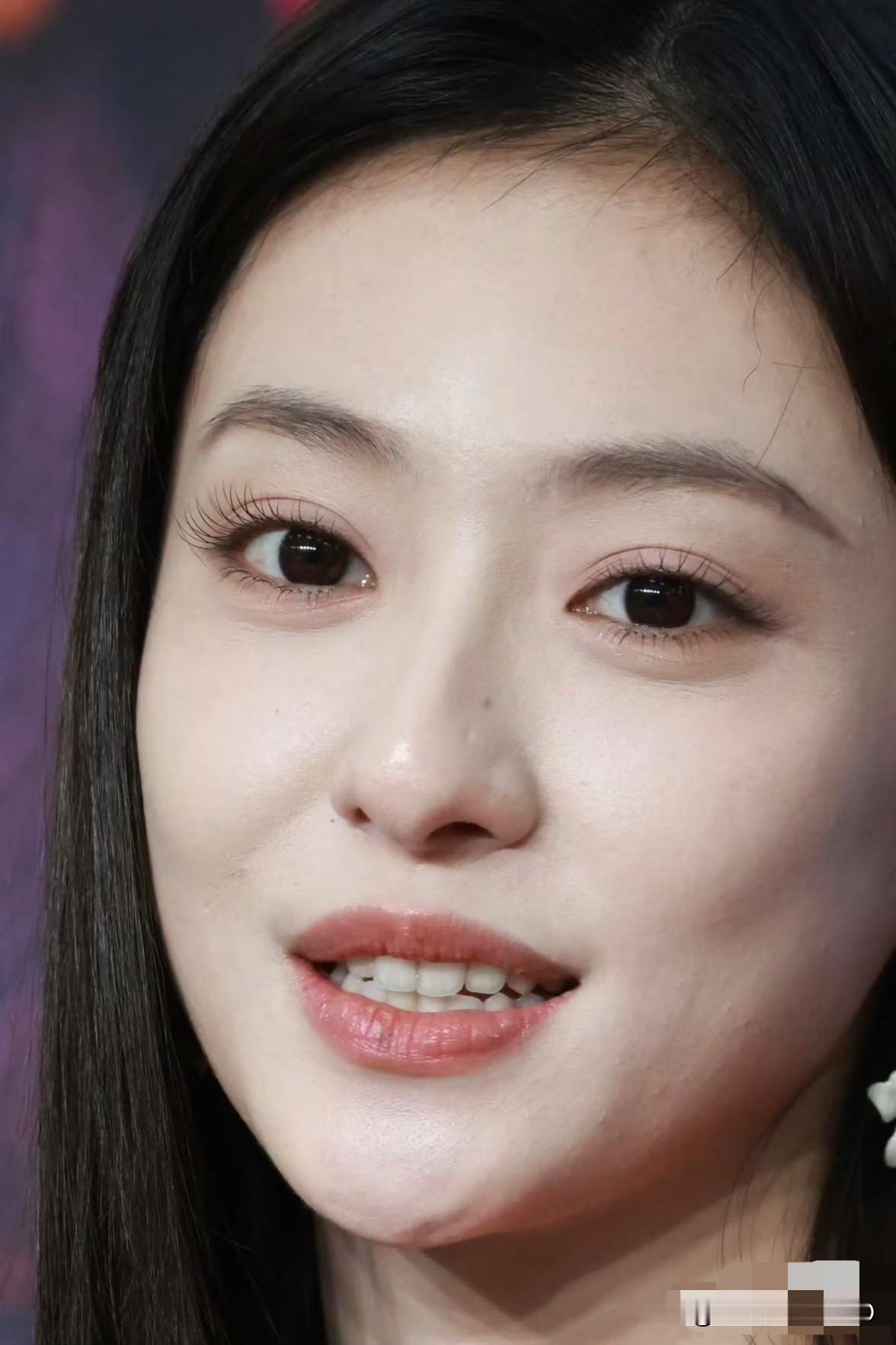 胡连馨怼脸美图