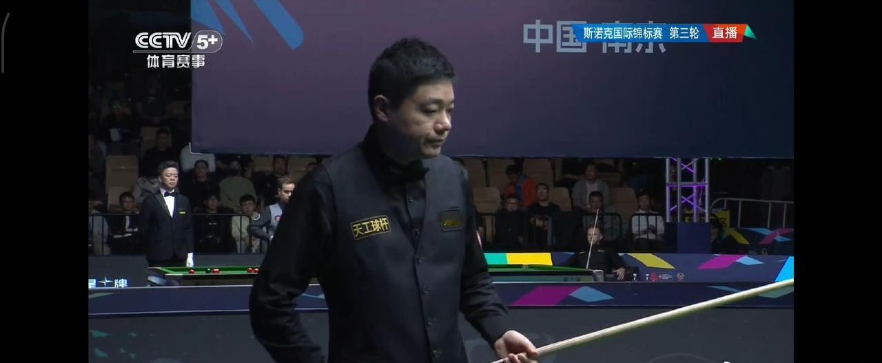 这样的丁俊晖让人陌生！才第三场就打了8杆破百，至今只输了一局。
首轮（64强）：