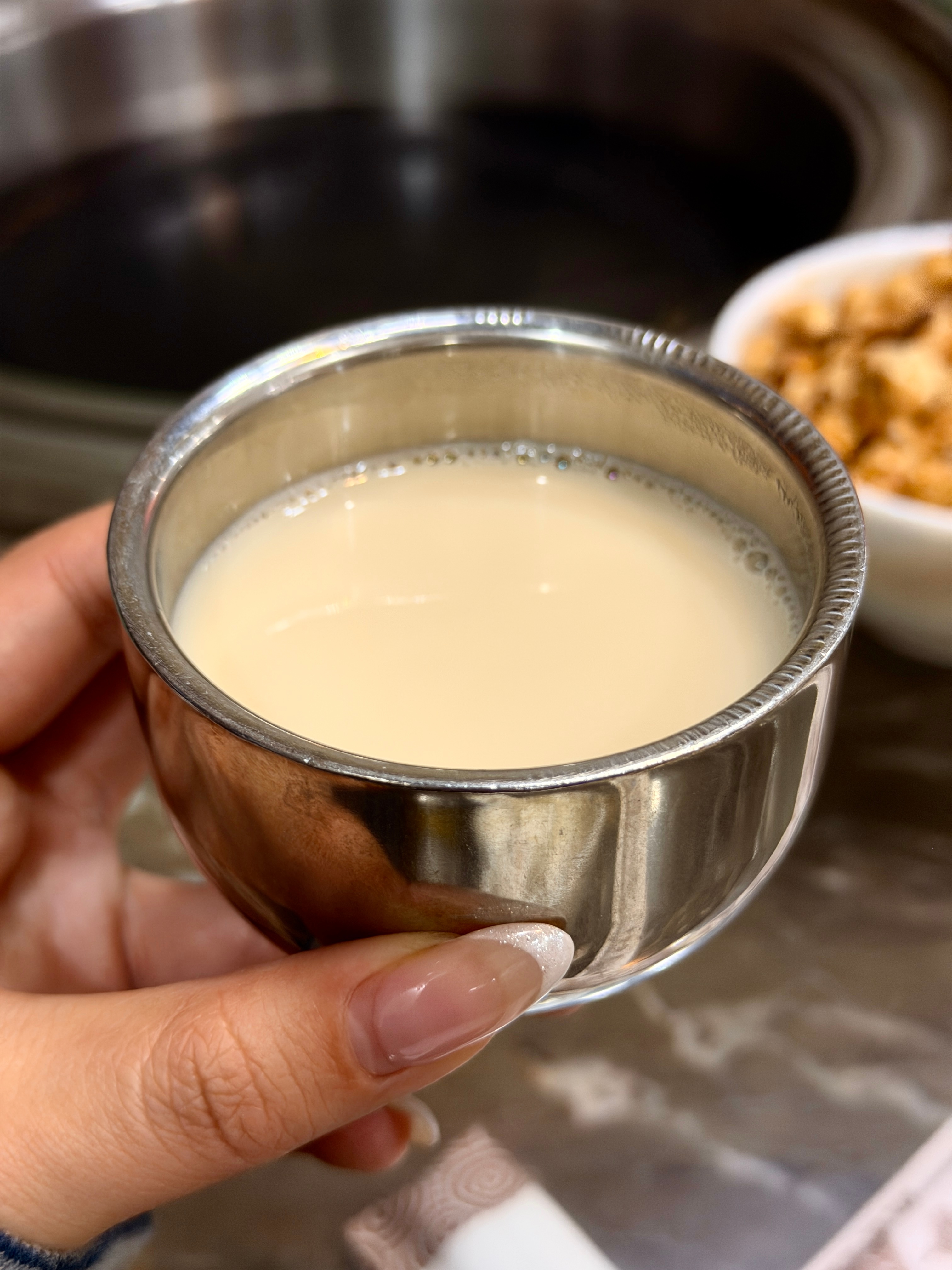 拍摄完，干饭！！！今晚吃的是牦牛火锅🍲  ​​​