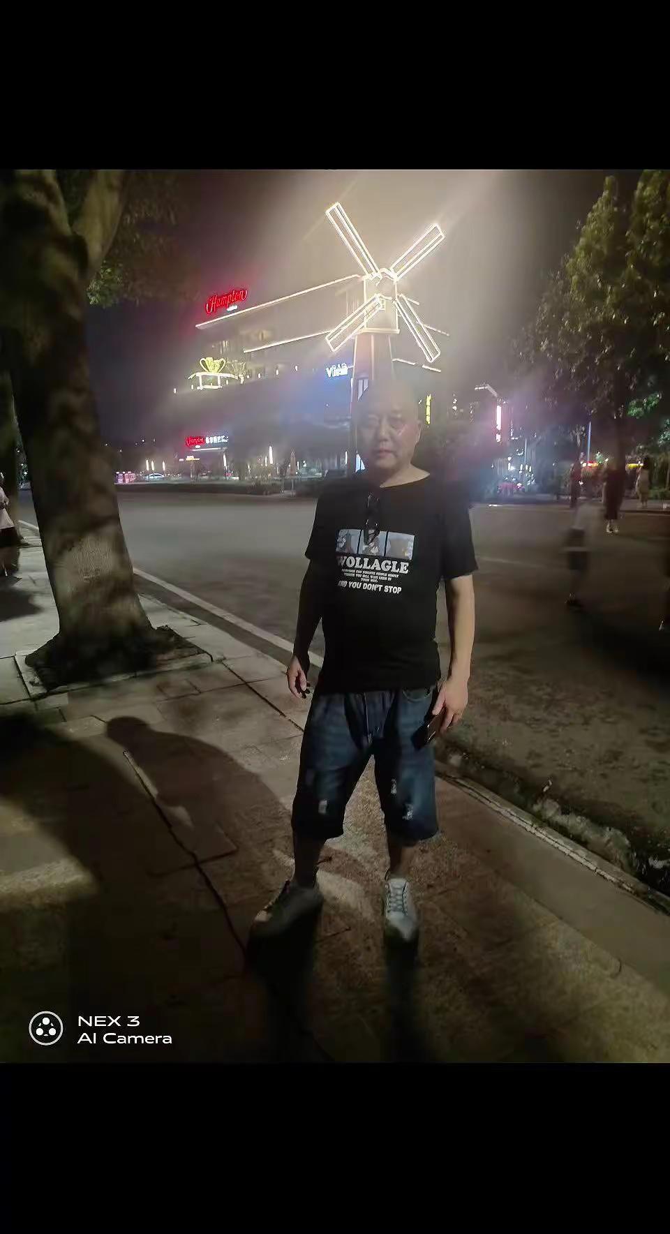 以前渴望万人认可，现在才懂，得一人知心，胜过千万掌声……