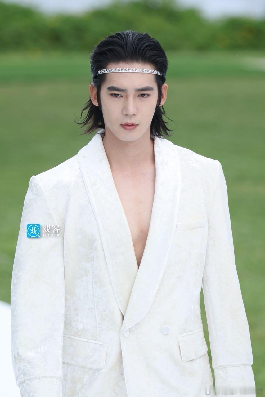 ELLE风尚大典红毯于适高清生图图集1，今天白马王子有戴抹额！[打call][打