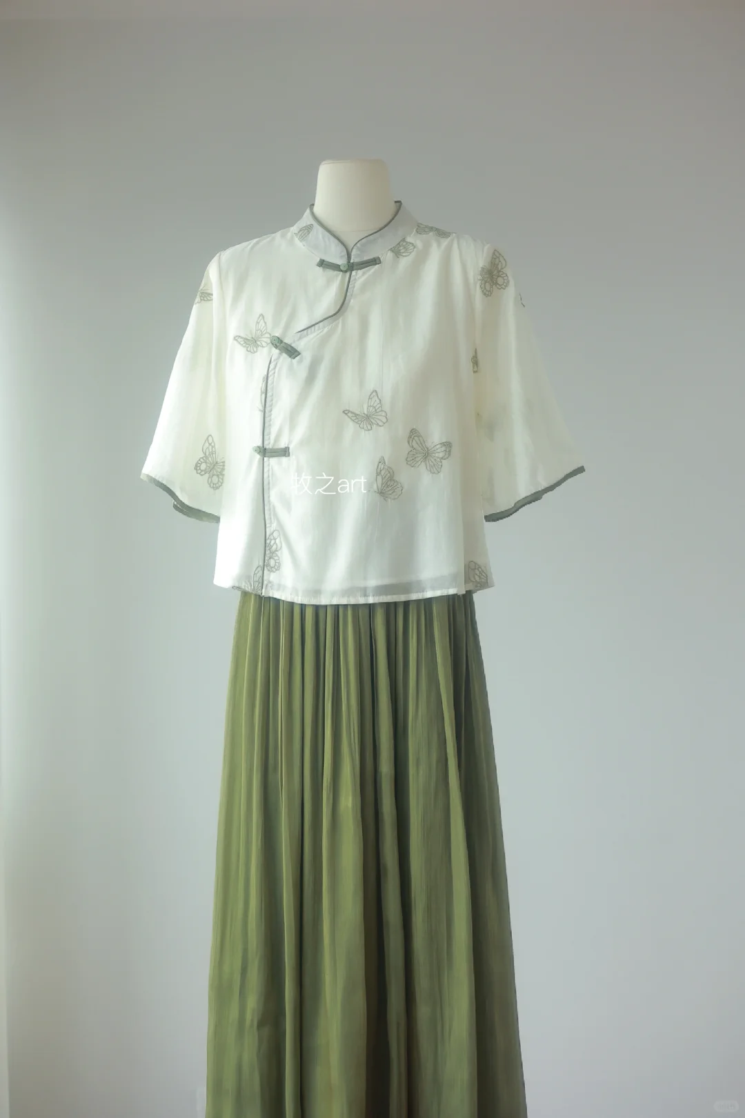 蝴蝶刺绣，中式全开襟上衣