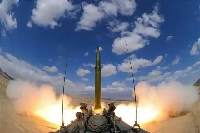 有大事发生？最危险信号来袭，120辆洲际导弹发射车启动

美国和其他西方国家不断