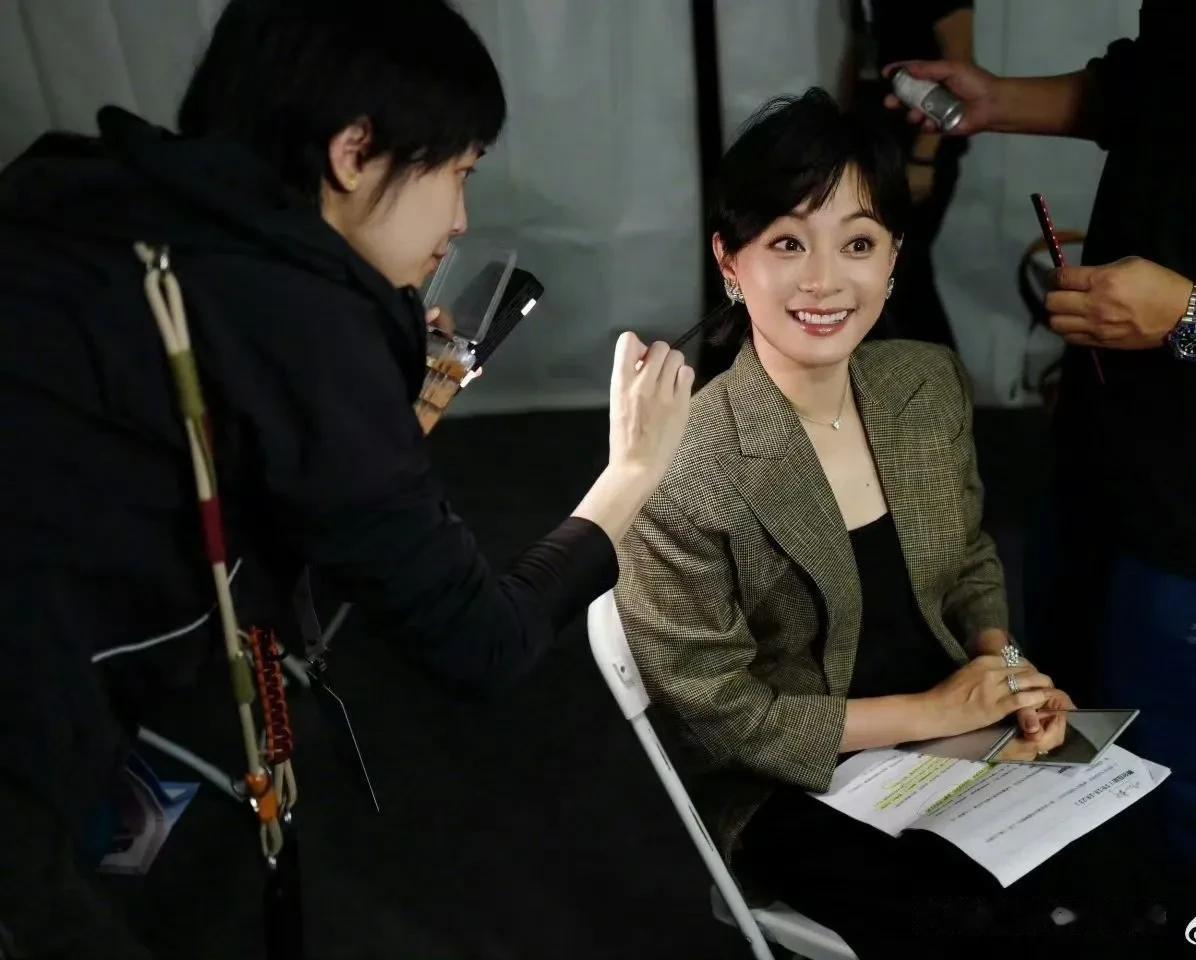 孙俪，引发热议！
 
9月24日，孙俪更新动态，没有配任何文字，只发出一个爱心图