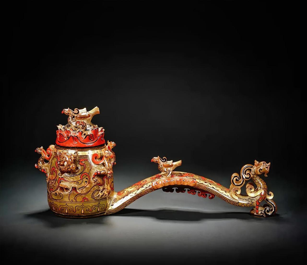 这老物件长得怪，我真认不出！
服了！我翻到个老物件，看着像个小盒子却带个老物件 