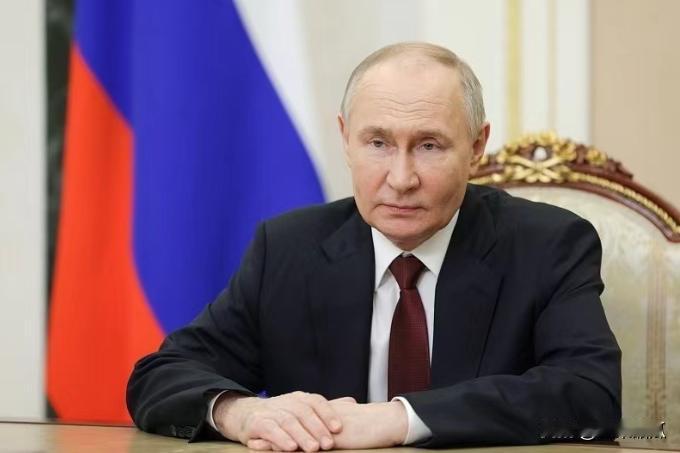 “榛树”上场后，普京提请所有人注意，俄罗斯愿意单方面承诺，“承诺只要美国此类武器