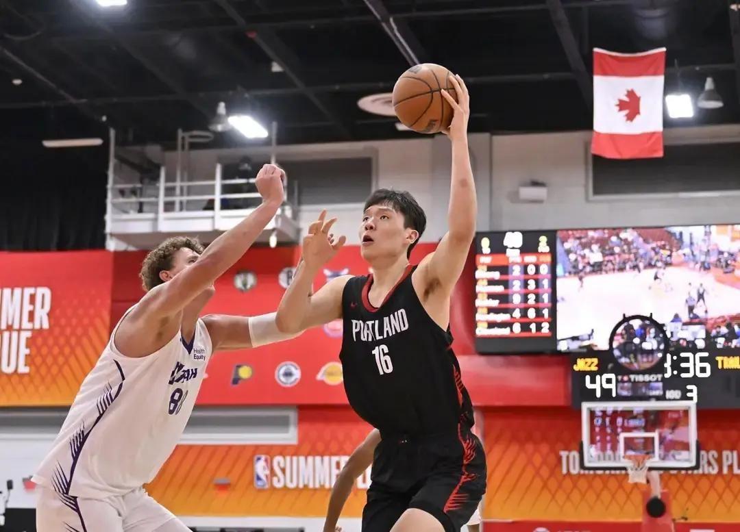 我国球员杨瀚森在NBA新赛季的前景很不乐观。

开拓者队里算上他，一下子塞了五个