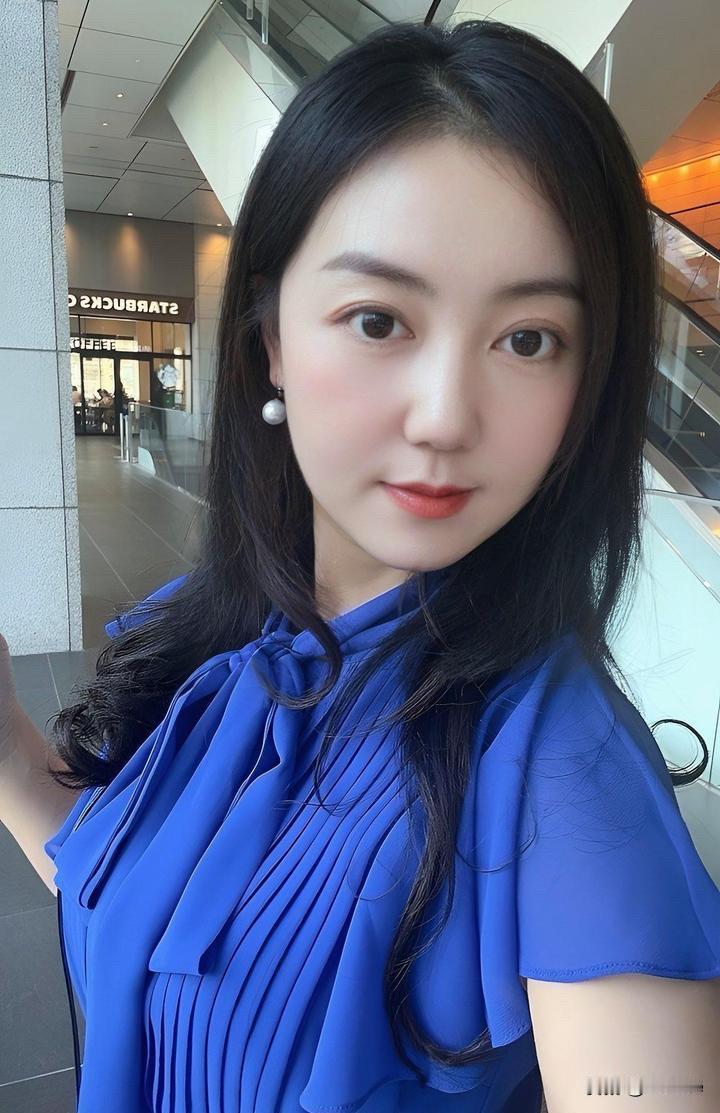 优雅厨房时光，黑白配色的时尚穿搭