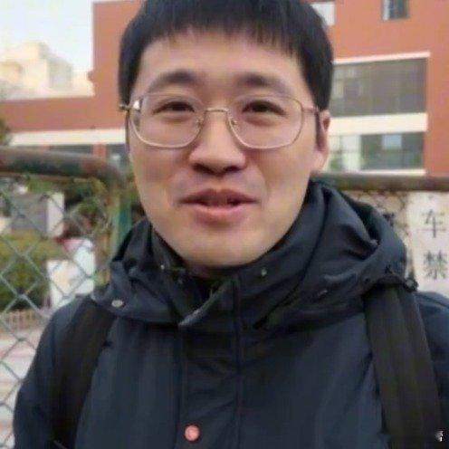 国考考生丢身份证交警20分钟帮补办已上岸丈夫送怀孕妻子国考【男子回应送怀孕妻子国