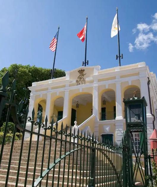 现在的丹麦比立陶宛都要狠，立陶宛为了投靠老美，只是得罪东方大国和俄罗斯，丹麦现在