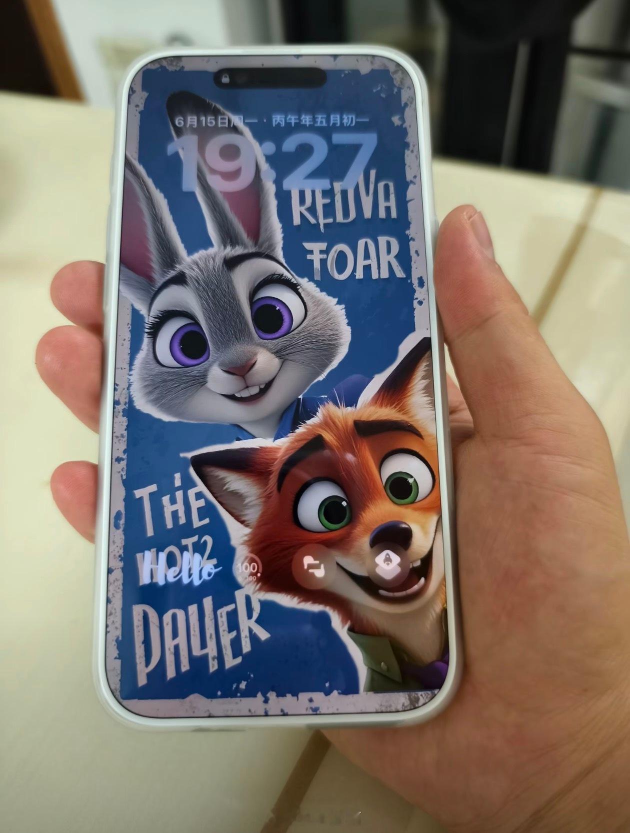 在抖音看到的，iPhone Air加个白边膜真的超好看