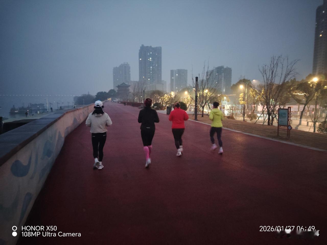今年冬天的不同2026年1月27日长江岸边晨练打卡