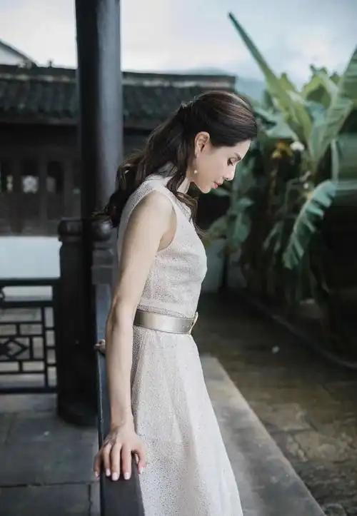 60岁的她穿旗袍亮相苏州，网友们惊呆了“这应该是40岁吧”？
4月30日，李若彤