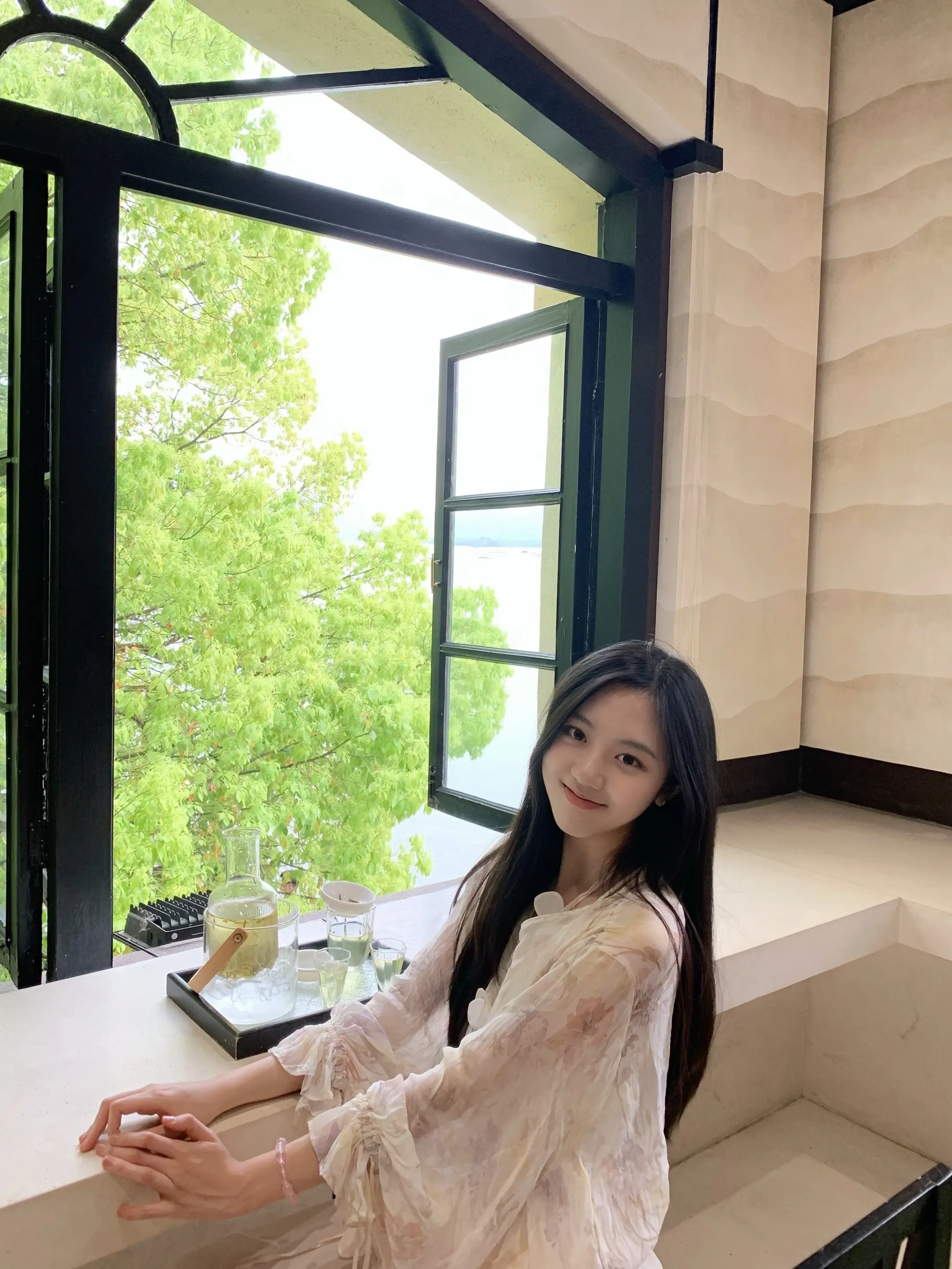 你明媚的眼角 是触动我心间的第一缕春水。