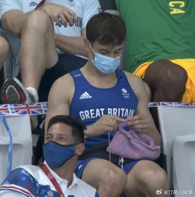 #巴黎奥运会# 把银牌忘在奥运村的戴利已经报名洛杉矶时尚设计商业学院的课程，准备