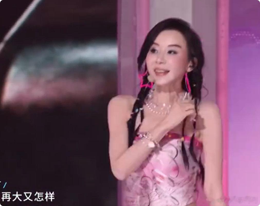 萧蔷古早千禧辣妹乘风2026萧蔷这哪是前辈，分明是千禧年甜辣本辣！美到我失语 