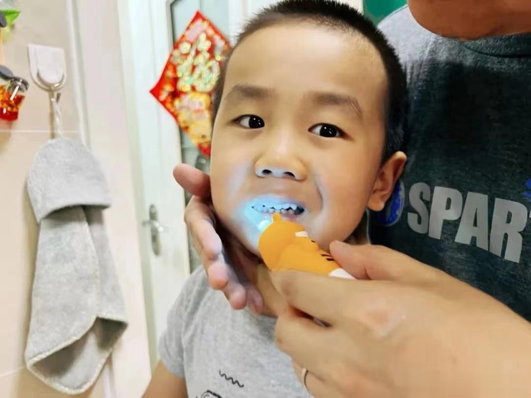 #你被热门毁牙单品坑过吗##健闻登顶计划# 健康的牙齿对于孩子的生长发育十分重要